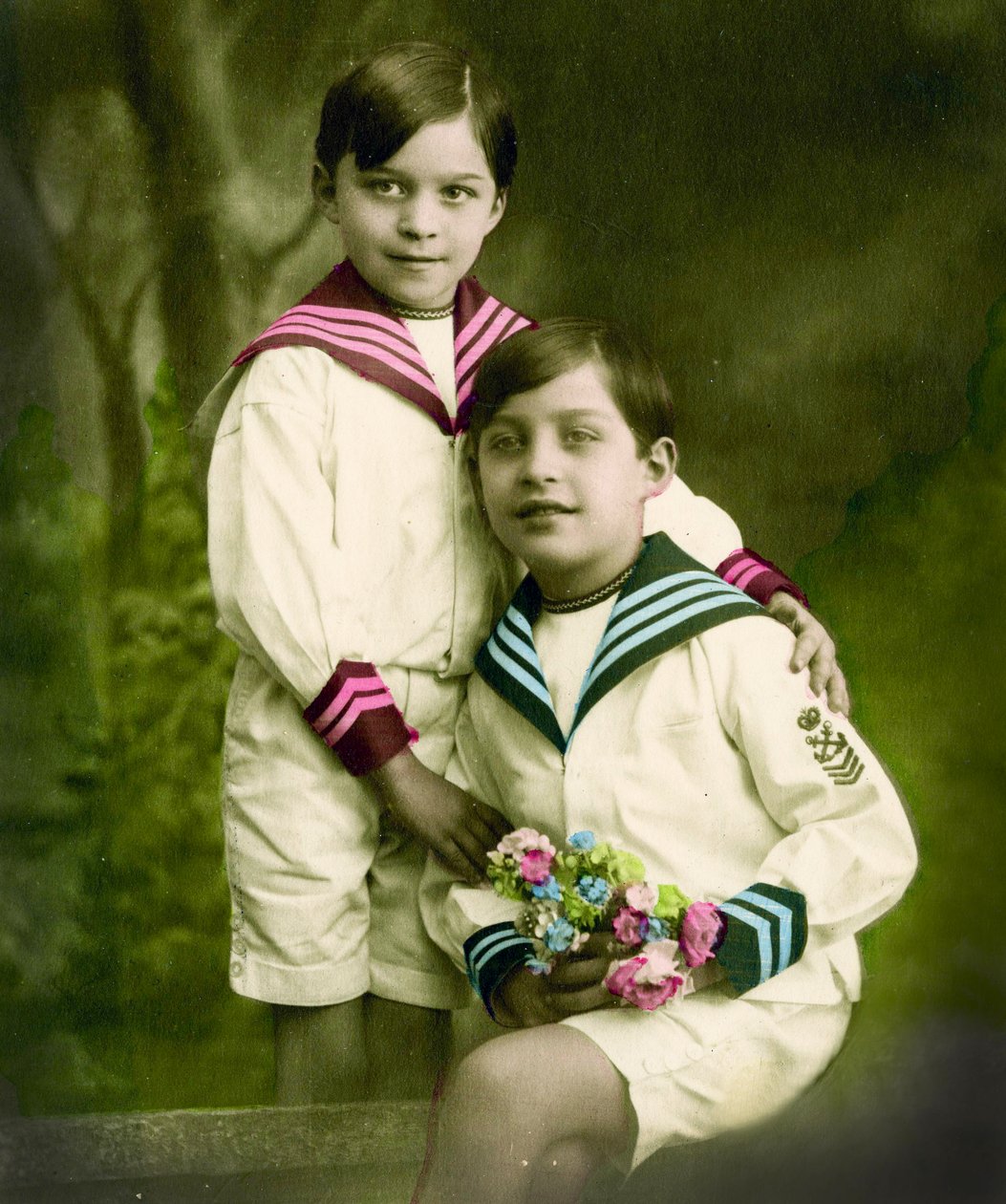 2人の男の子の肖像1898年頃（手彩色写真） 作： フランス語学校