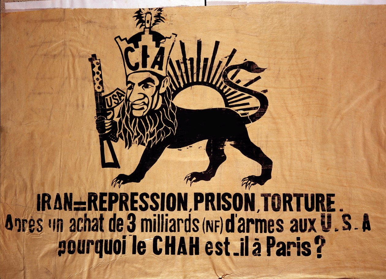 Plakat wahrscheinlich in Bezug auf Operation Ajax, die den Schah Mohammad Reza Pahlavi (1919-1980) aus dem Iran zum Ziel hatte, um Premierminister Mohammad Mossadegh mit Hilfe des Vereinigten Königreichs und der Vereinigten Staaten (CIA) zu stürzen. Durch  von French School