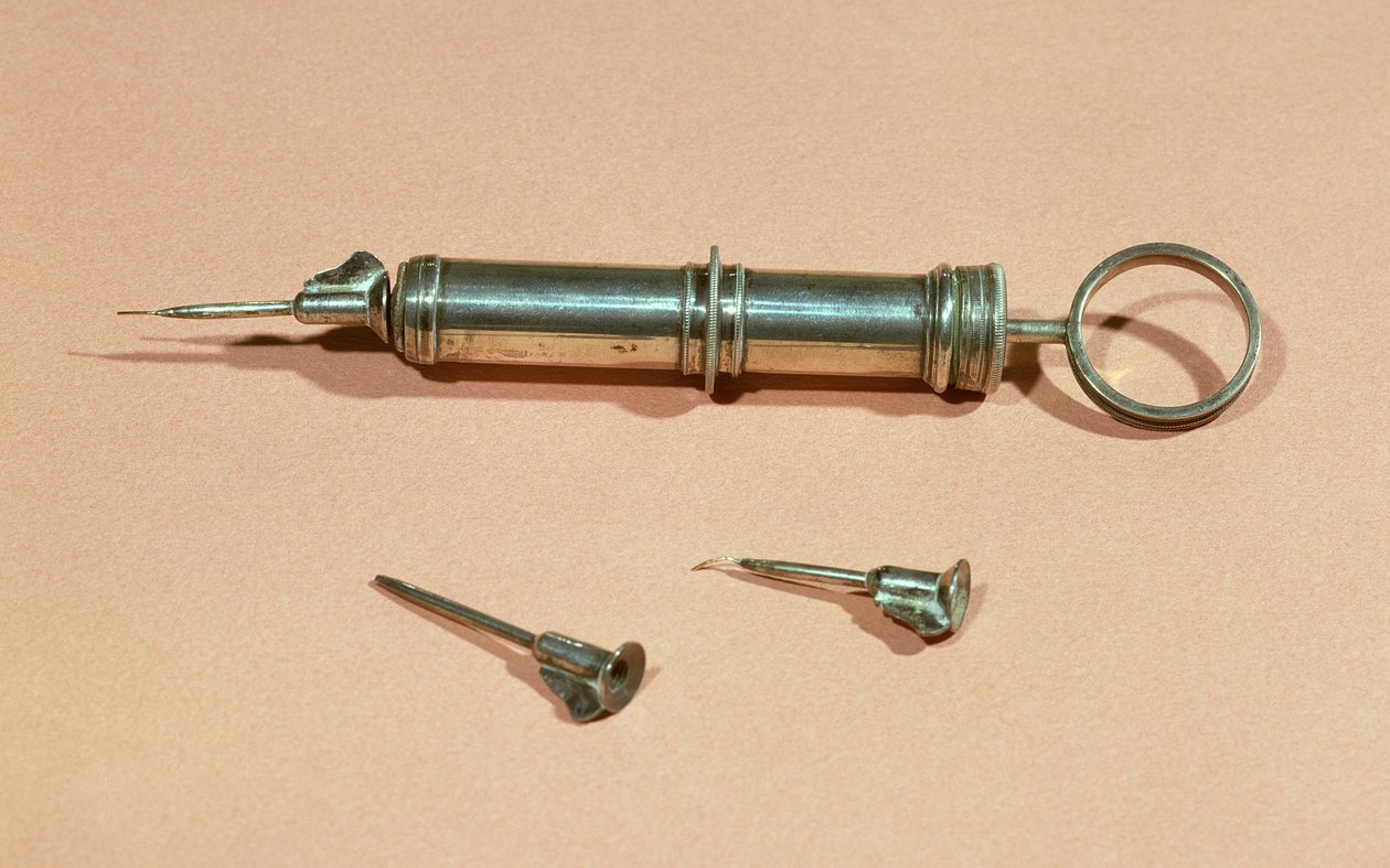 さまざまな針で1853年にCharles-Gabriel Pravaz（1791-1853）によって発明された注射器