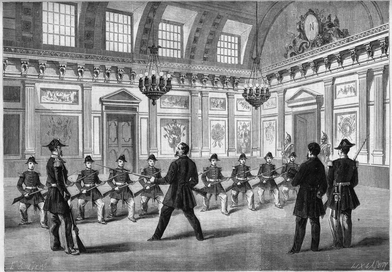 ナポレオン3世の息子、皇太子（1856-1879）が、父である皇帝ナポレオン3世（1808-1873）の前に、コンピエーニュ城の衛兵室で衛兵たちと武器の練習をしている様子。12月19日付「Le Monde Illustré」349号に掲載された図版 作： フランス語学校