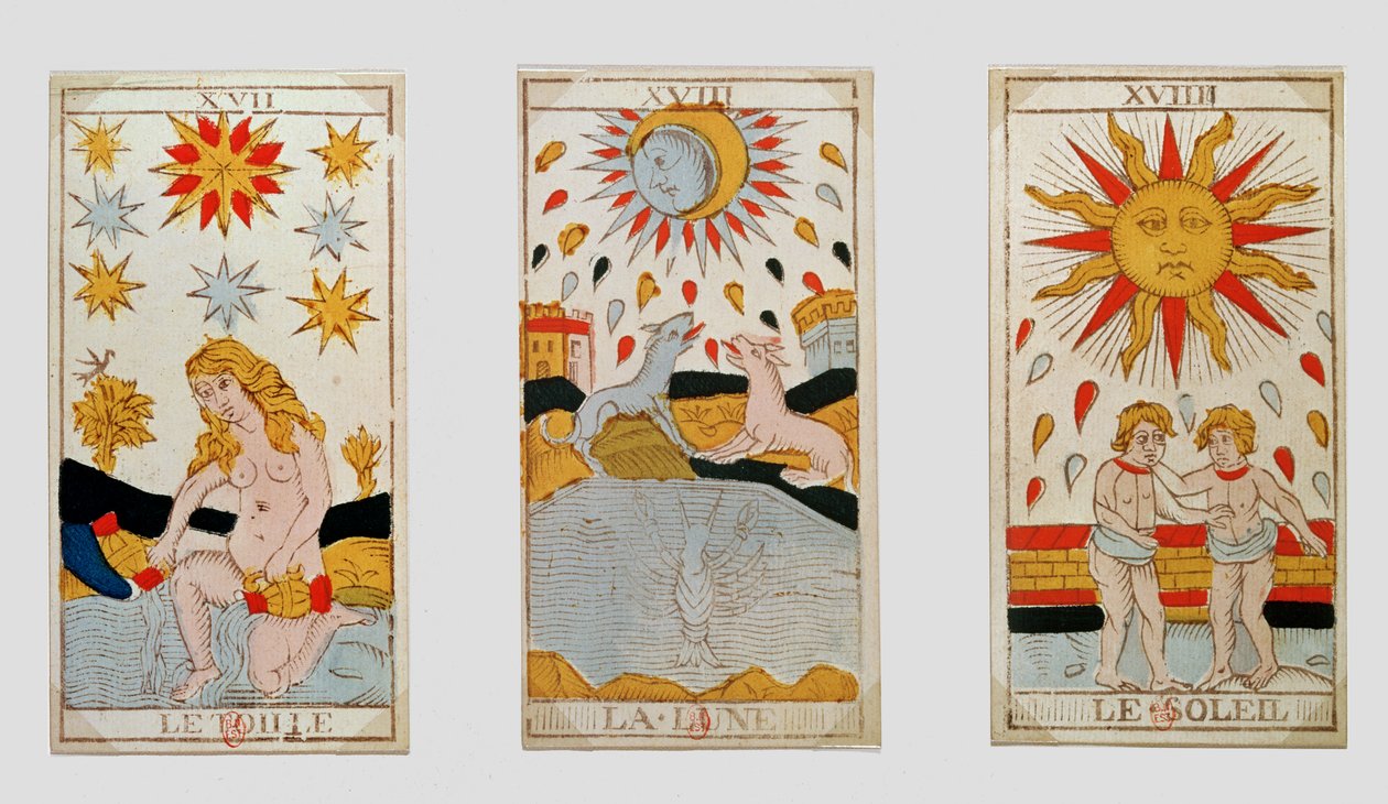 星、月、太陽を描いた3枚のタロットカード（色の木版画） 作： フランス語学校