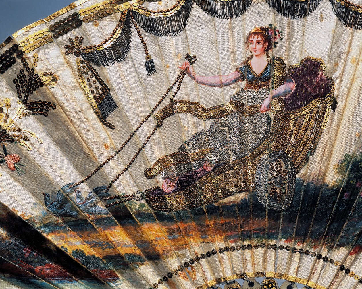 戦車に乗ったヴィーナス、シルクの葉が描かれ、スパンコールと金箔で刺繍された夜のハンドファンの詳細 作： フランス語学校
