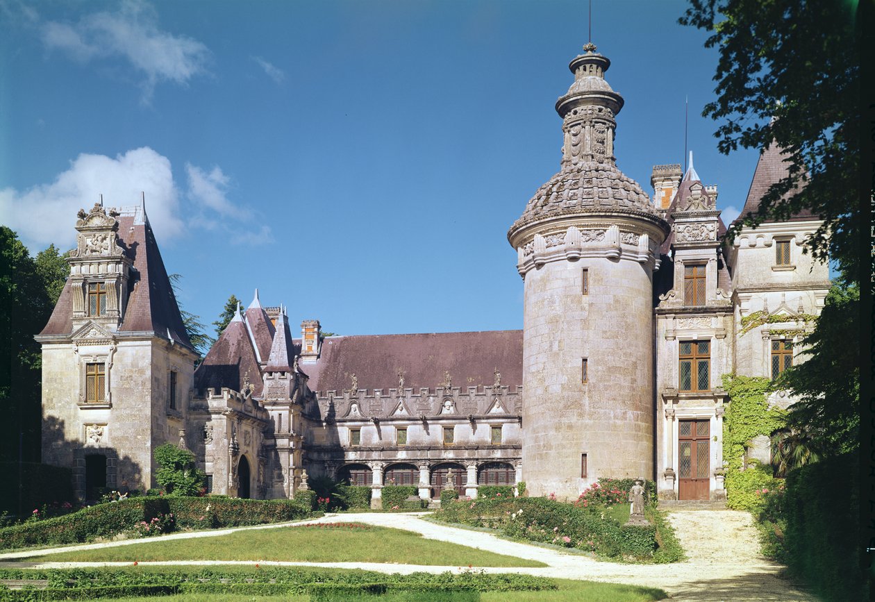 中庭と塔の眺め、1536-48 作： フランス語学校