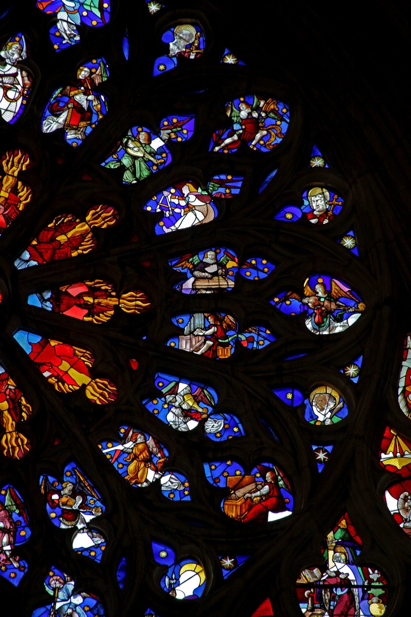 天使の音楽隊を描いたw135の窓（ステンドグラス 作： フランス語学校