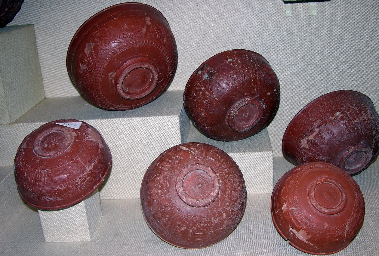 ドラゴンドルフカップ、紀元前150年頃（陶器） 作： ギャロ・ロマン