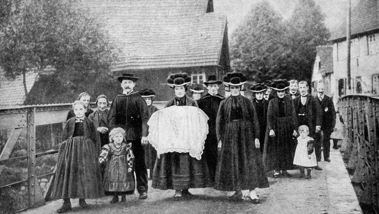 洗礼の行列、ドイツの黒い森、1922 年。 作： ゲオルク・ヘッケル