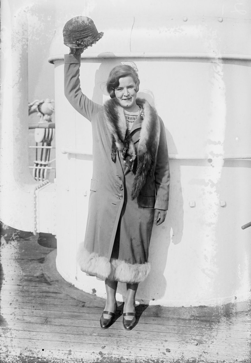 ガートルードエデルは水路を泳いだ後、ニューヨークに帰国しました。1926年 作： ジョージ・グランサム・ベイン