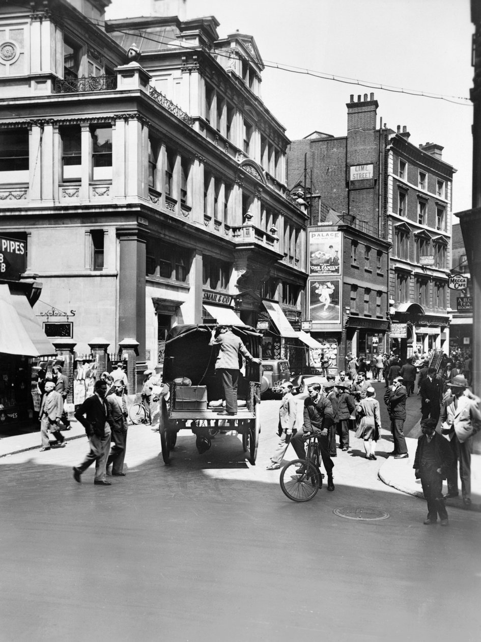1933 年以前、シティ オブ ロンドンの西を望むレドンホール ストリート 作： ジョージ・デイヴィソン・リード