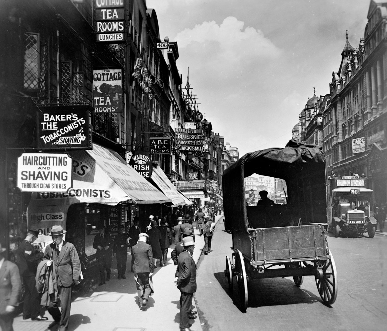 東を向いたストランド、ウェストミンスター、ロンドン、1910 年代。 作： ジョージ・デイヴィソン・リード