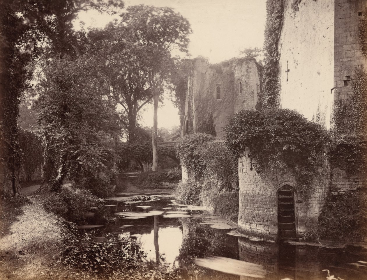 ラグラン城、1860年代（写真） 作： ジョージエスク。シャドボルト