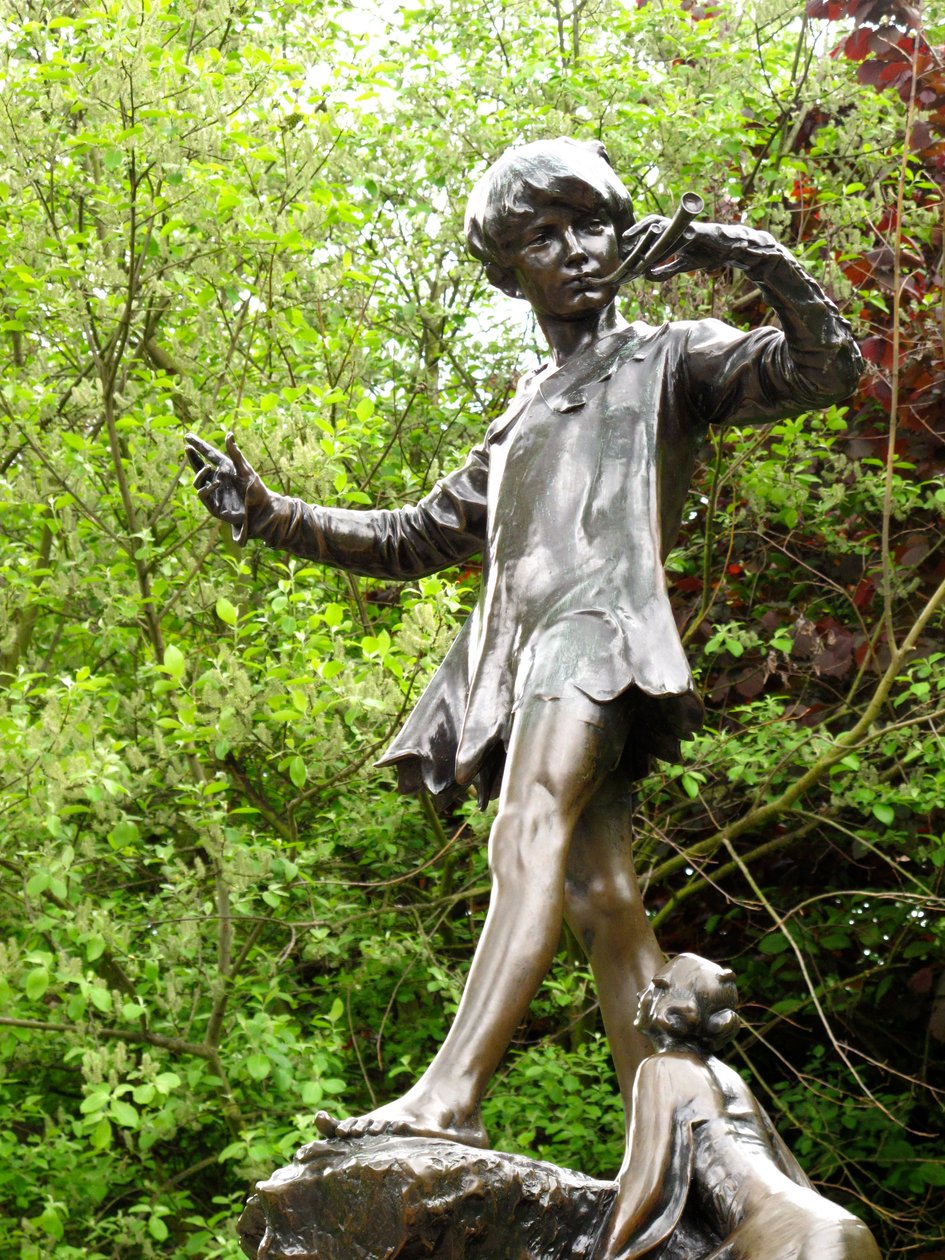 ピーターパン、1912年（ブロンズ） 作： ジョージ・ジェームス・フランプトン