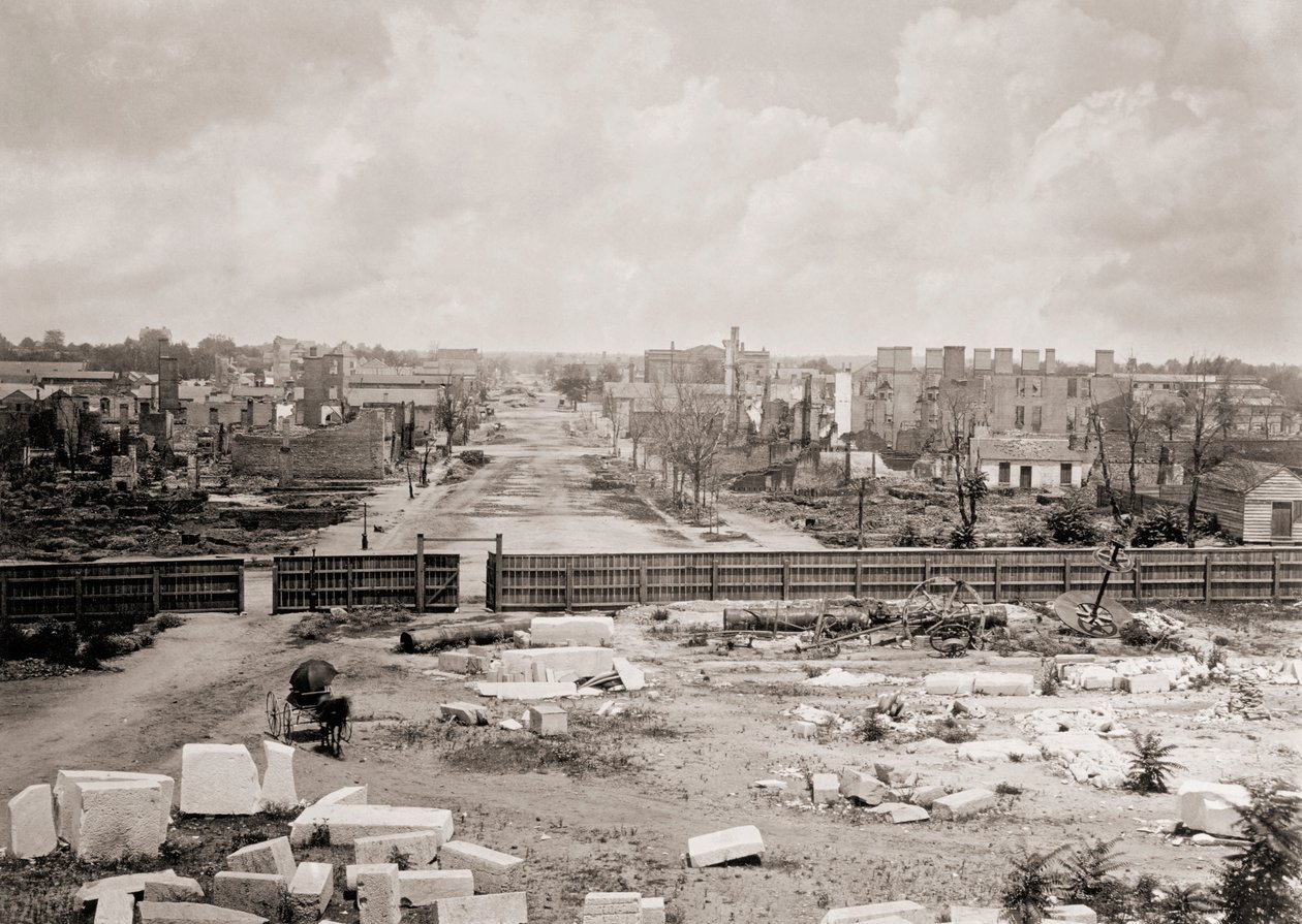1865年の火災後のアメリカ・サウスカロライナ州コロンビア（モノクロ写真）。 作： ジョージ・N・バーナード