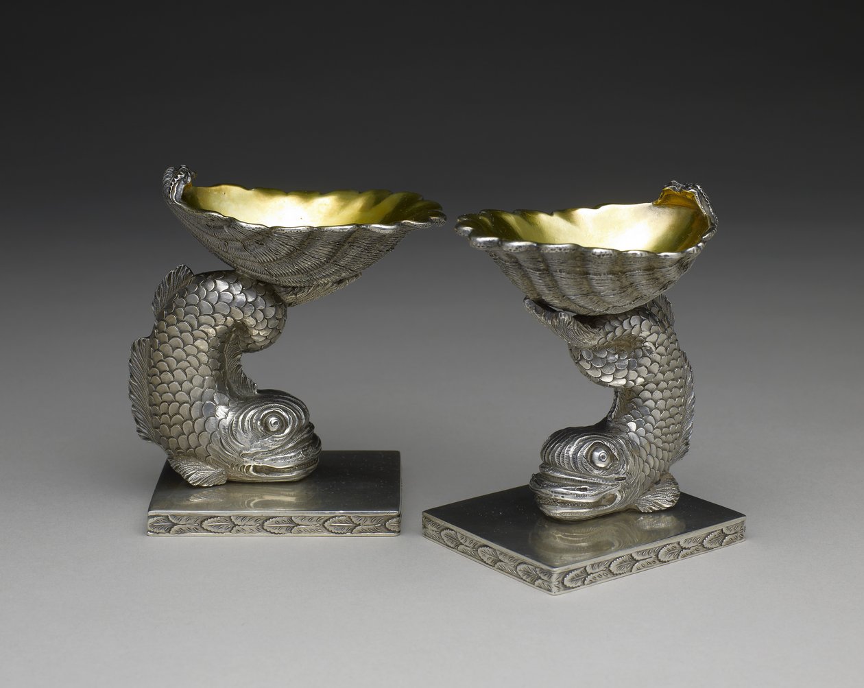 塩料理のペア、c。 1843-1850（銀と銀の金メッキ） 作： ジョージW.スチュワート