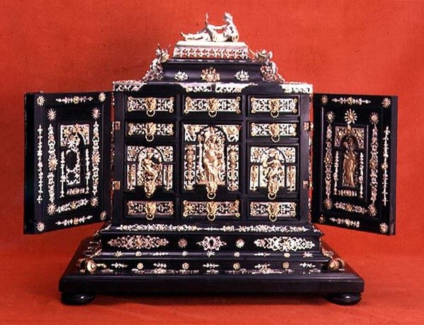 キャビネット、シルバーゴールドマウント付き、ドイツ語、c.1600（黒檀とシルバーゴールド） 作： ドイツ語学校