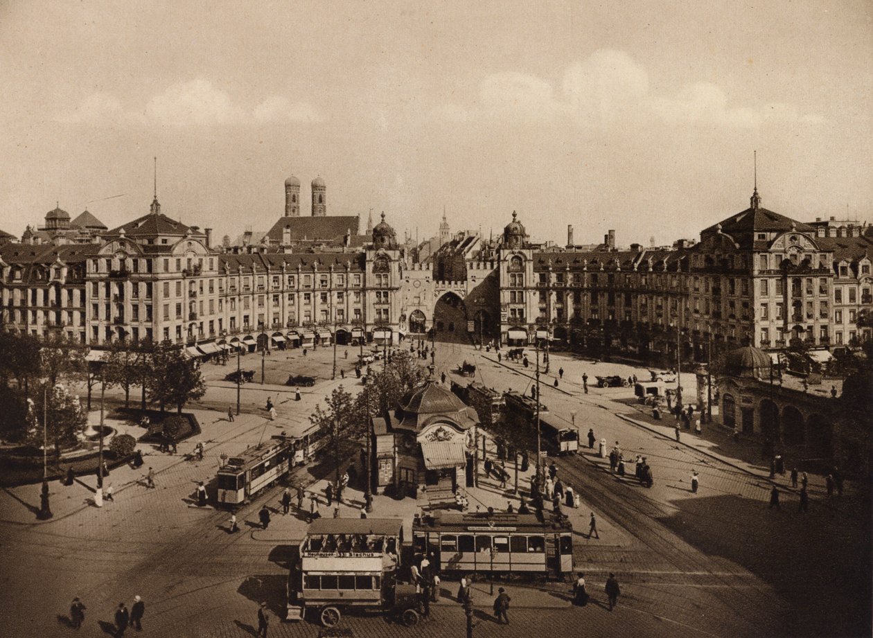 ミュンヘン / ミュンヘン：カールシュターとカールプラッツ・ロンデル（モノクロ写真） 作： ドイツの写真家