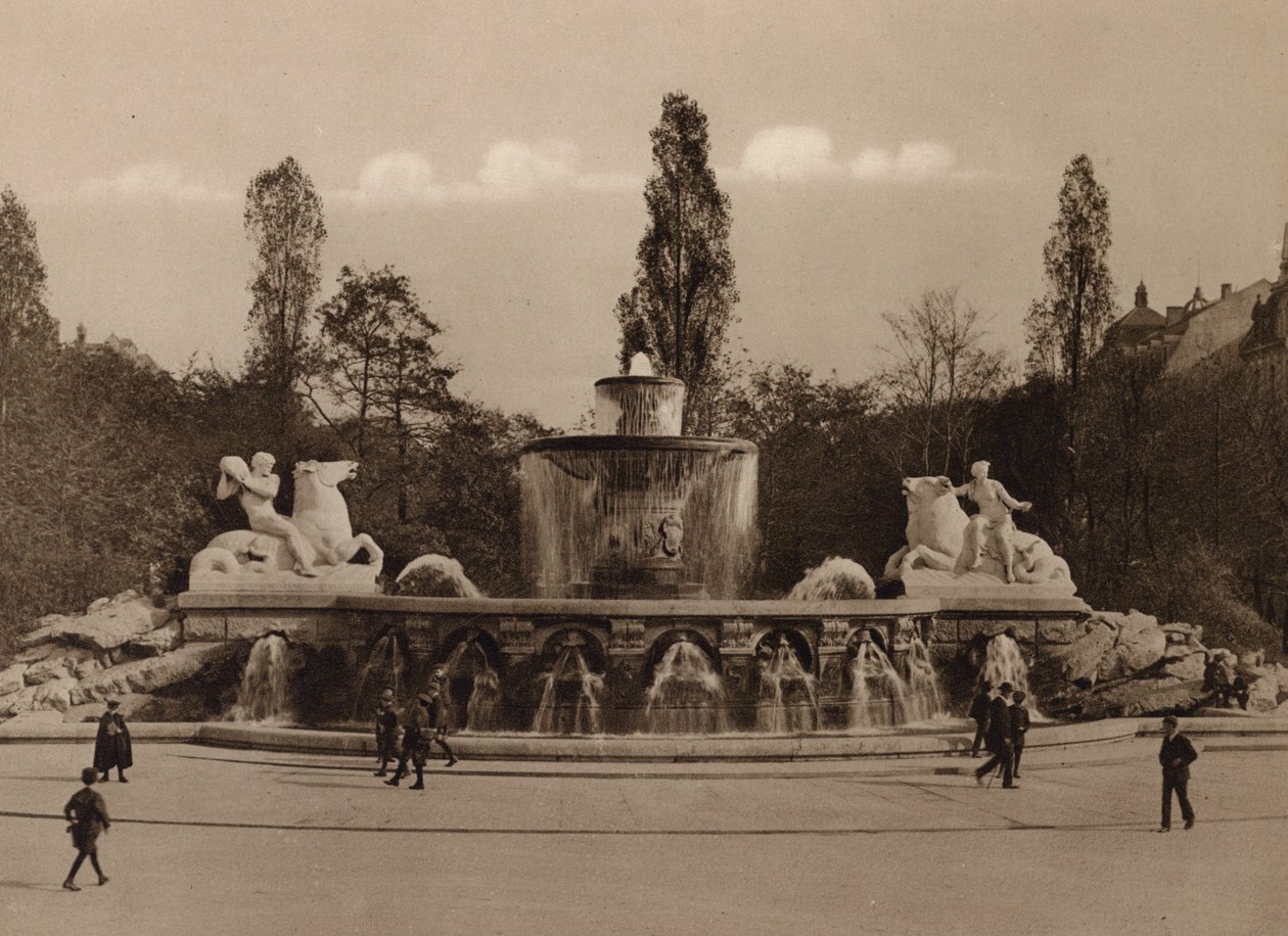 ミュンヘン／ミュンヘン：ヴィッテルスバッハー・ブルンネン（モノクロ写真） 作： ドイツの写真家