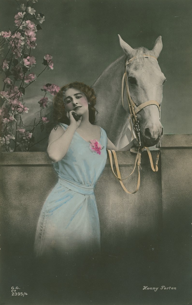 1913年に送られたドイツの映画スター、ヘニー・ポーテンの絵葉書（手彩色写真） 作： ドイツの写真家