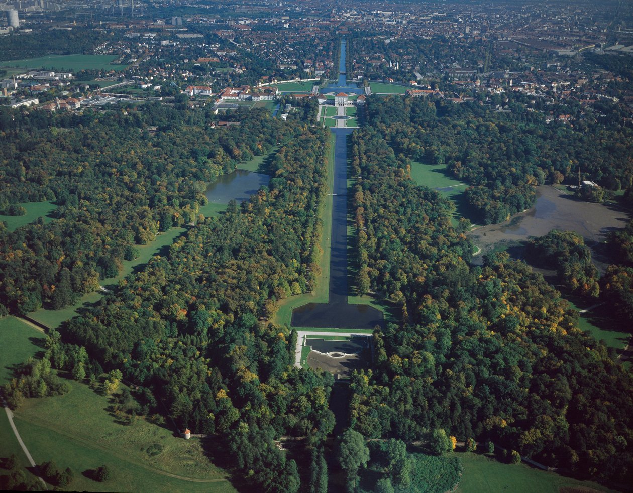 バロック芸術。ニンフェンブルク公園の航空写真 17世紀、ドイツ・ミュンヘン 作： ドイツ語学校