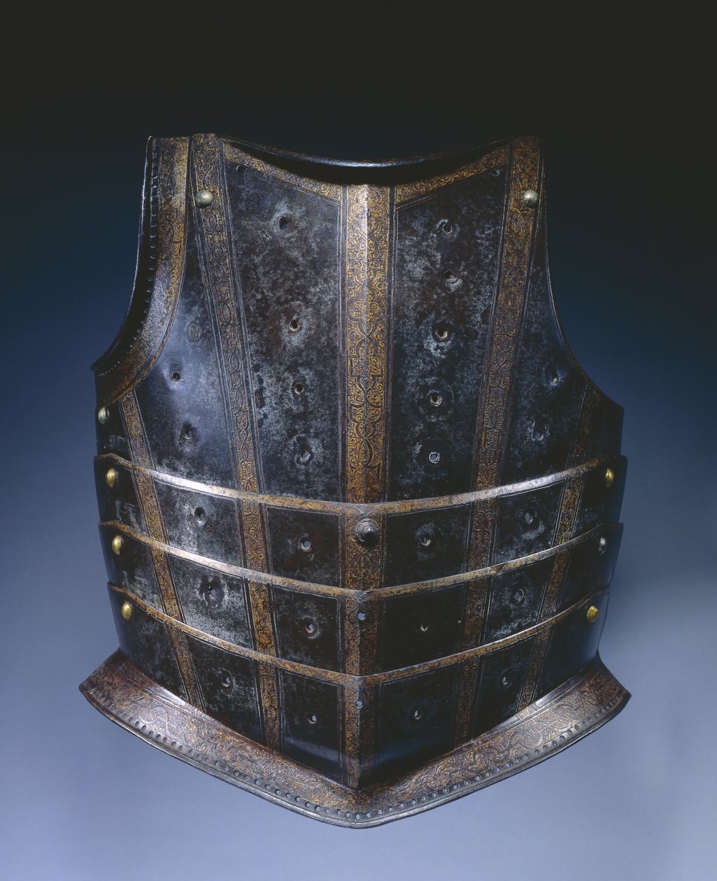 ハッサーの胸当てからの胸当て、c.1580（エッチングおよび金メッキ鋼） 作： ドイツ語学校