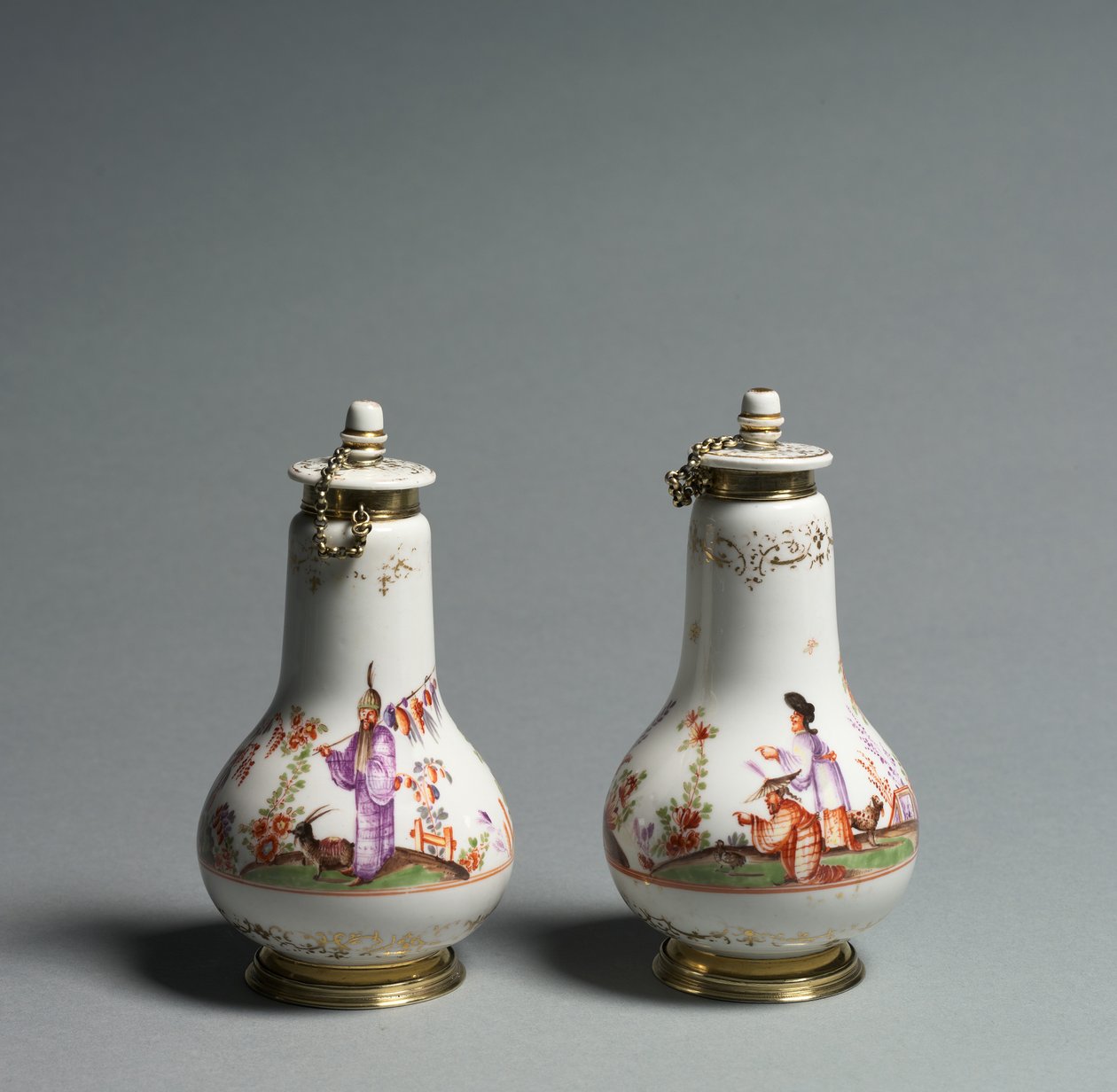覆われたフラスコ、メーカーマイセン磁器工場、ドイツ、c.1720-1723 作： ドイツ語学校