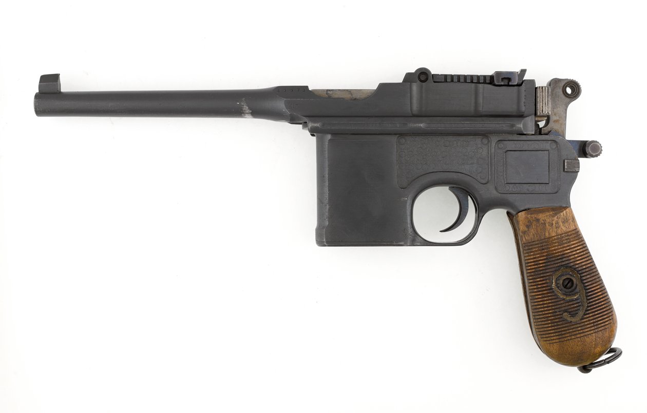 Mauser C96 9mmセルフローディングピストル、9mm Parabellumに改造された輸出モデル（pistol, self-loading, Mauser, 9 mm C96 conversion）。 作： ドイツ語学校