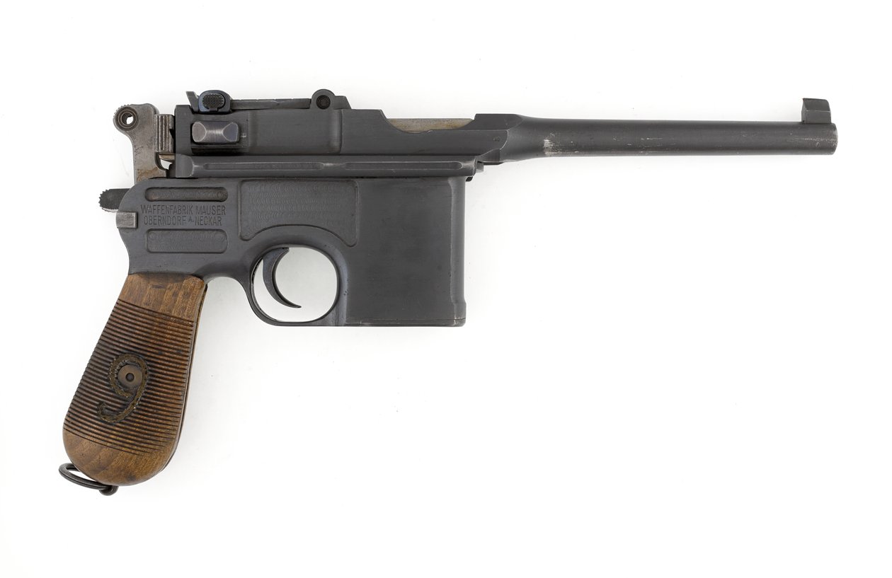 Mauser C96 9mmセルフローディングピストル、9mm Parabellumに改造された輸出モデル（pistol, self-loading, Mauser, 9 mm C96 conversion）。 作： ドイツ語学校