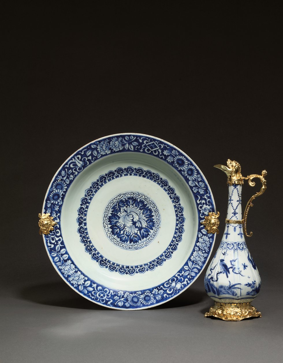 マウントされた中国の水差しと皿、アウグスブルク、c.1655-60（磁器と銀の金箔）（1153958も参照） 作： ドイツ語学校