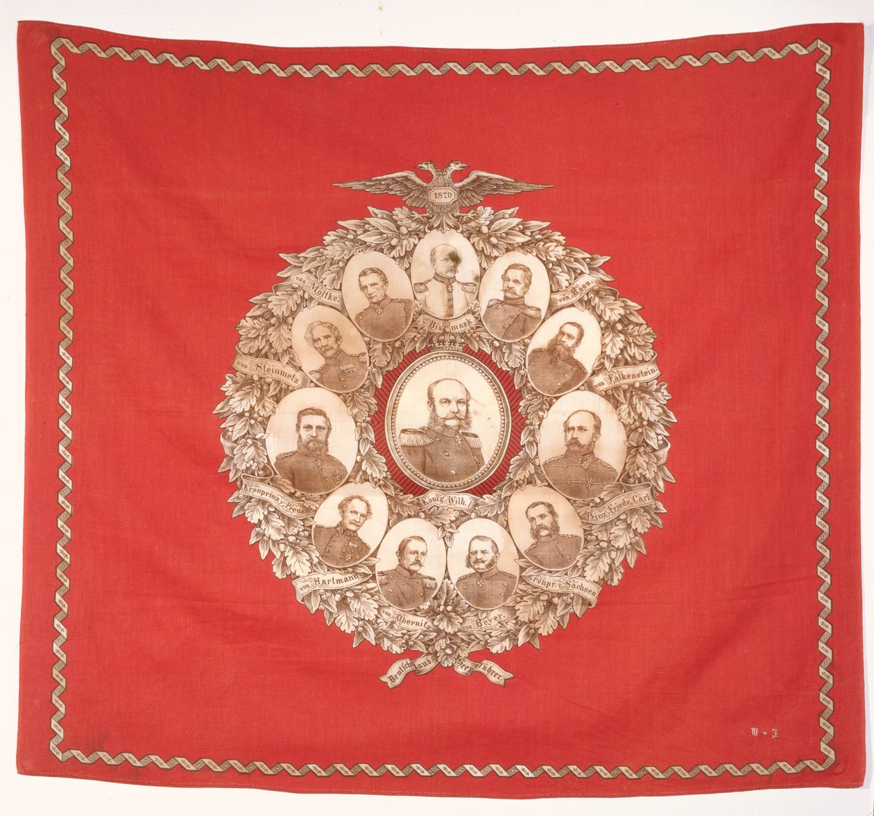 1870年の普仏戦争を祝してビスマルクと勝利を収めた元帥に囲まれたドイツ皇帝ヴィルヘルム1世（1797-1888）を描いたスカーフ（絹） 作： ドイツ語学校