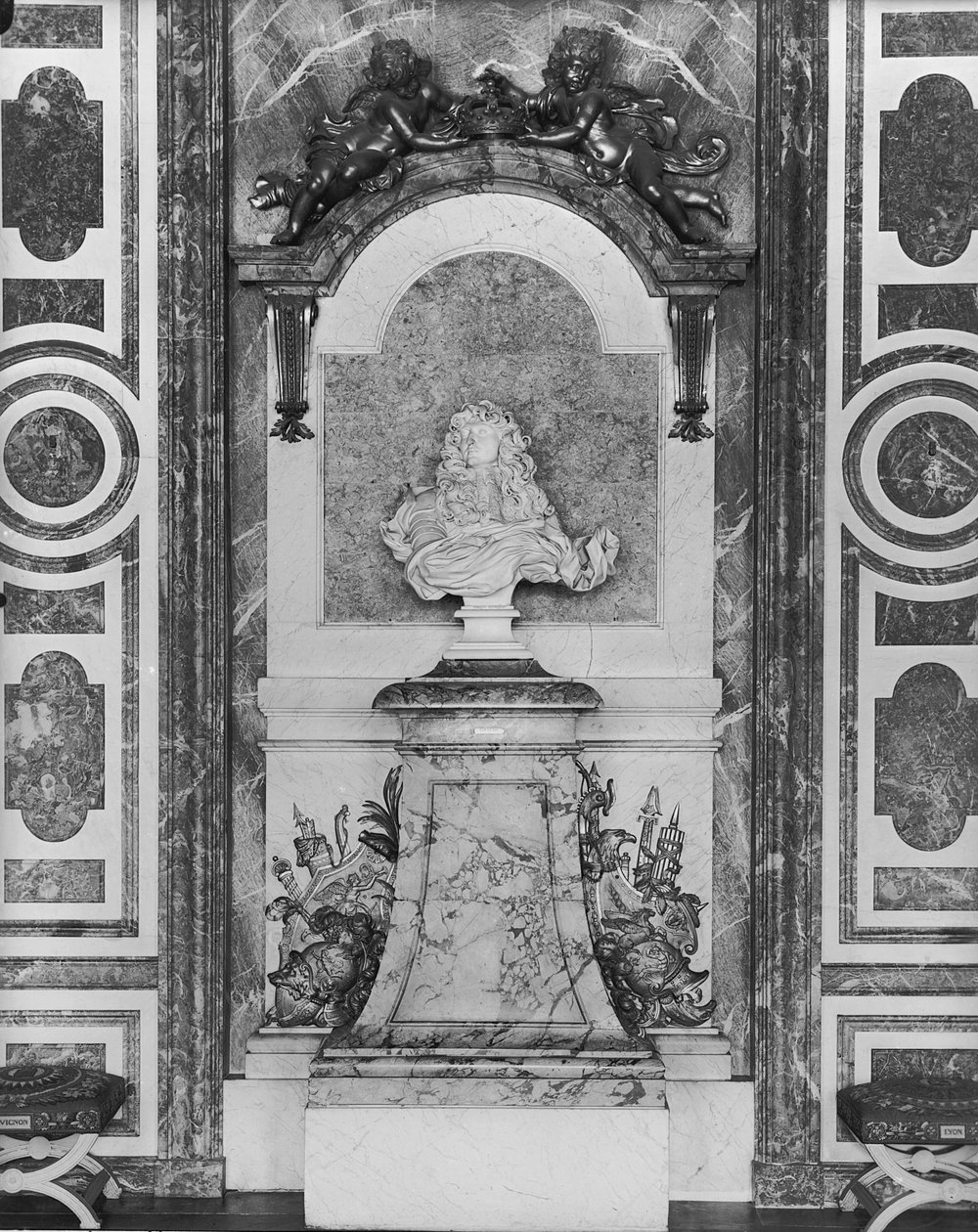 ルイ14世の肖像画の胸像（1638-1715）（大理石）（90021も参照） 作： ジャン・ロレンツォ・ベルニーニ