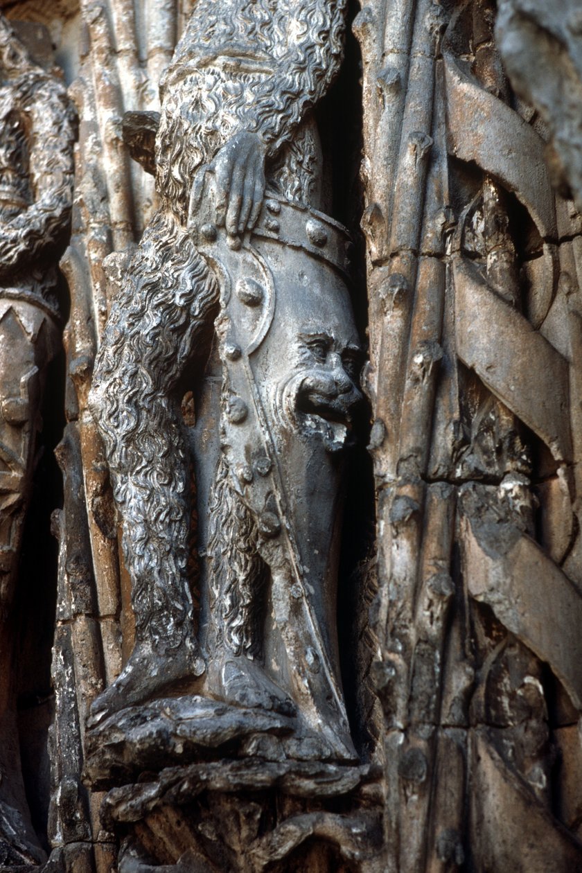 騎士の盾を示す正面玄関の詳細Museo Nacionalde Escultura Religiosaは1488-96写真を建てました 作： ギル・デ・シロエ