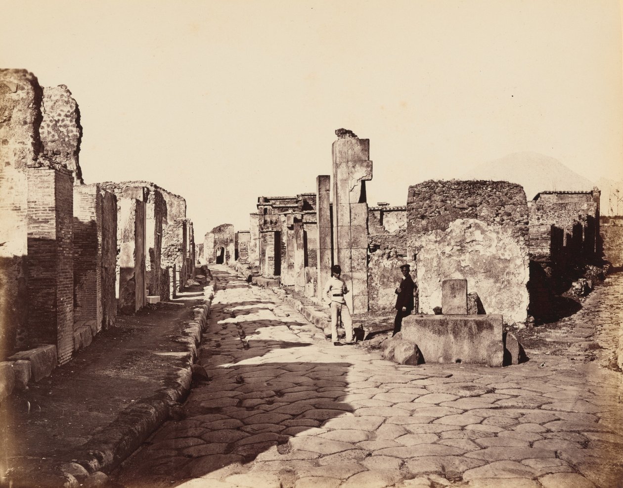 ポンペイ、サッルスティオ通り（Strada di Sallustio）、c.1870年（写真） 作： ジョルジオの夏