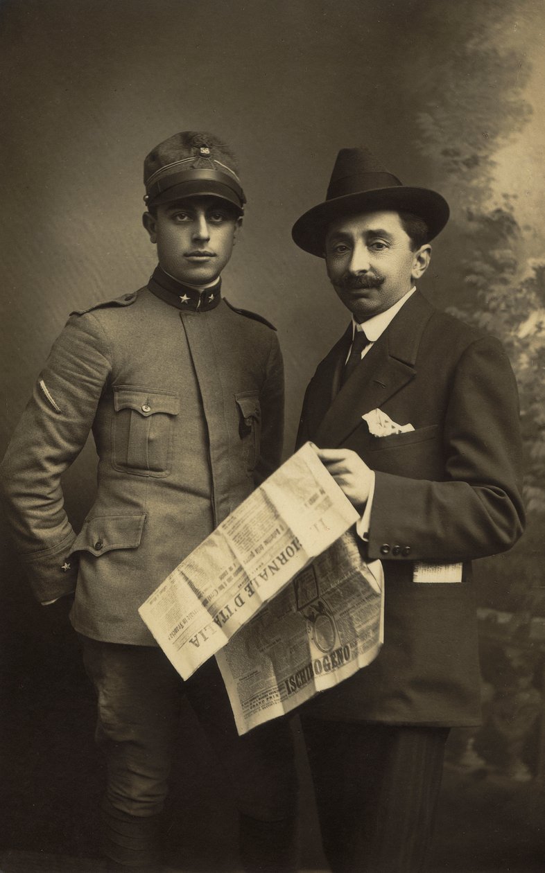 軍服を着た男性と "Giornale d