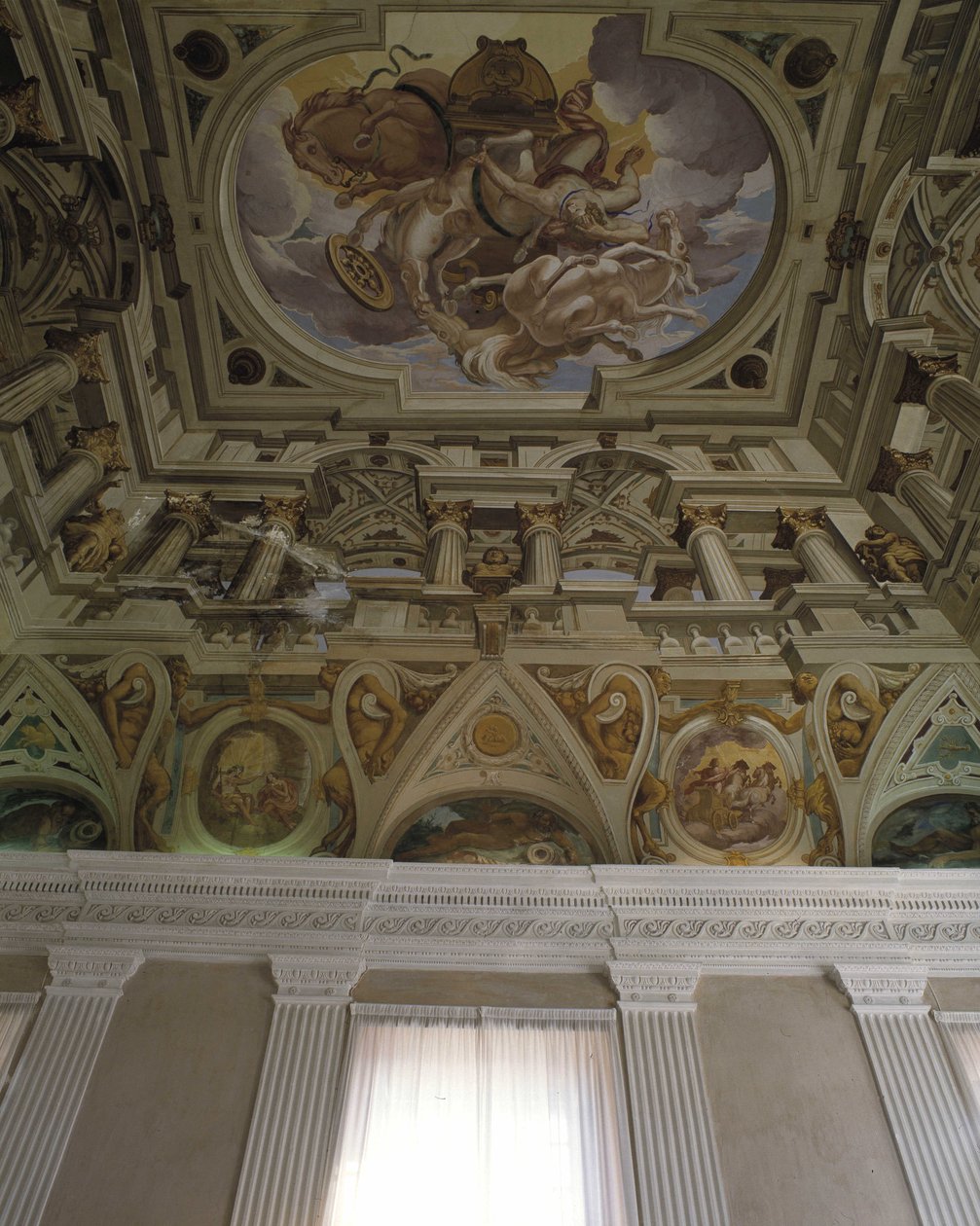 La chute de Phaeton (Phaethon) (1625) - Carloneによるだまし絵のフレスコ画 - 中世の古い城のホールの天井 (1320) - Cagnes sur Mer (Cagnes-sur-Mer), Alpes Maritimes (Alpes-Maritimes) (06) 作： ジョバンニ・バティスタ・カルローネ