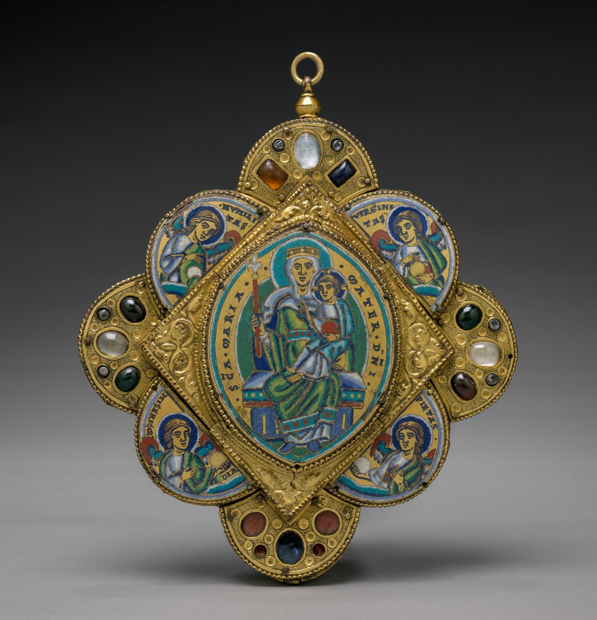 聖母子のペンダント、c. 1160-1170。 作： Godefroid de Huy