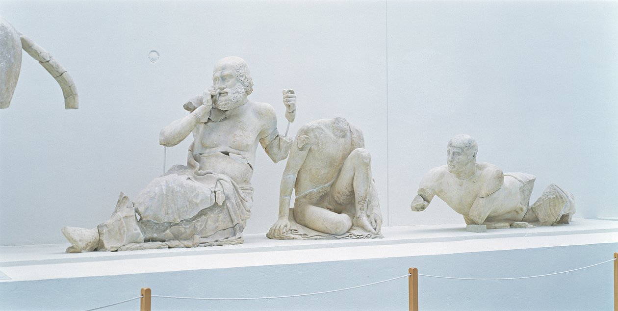 ゼウス神殿（大理石）の東側のペディメントの自立した人物 作： ギリシャ語