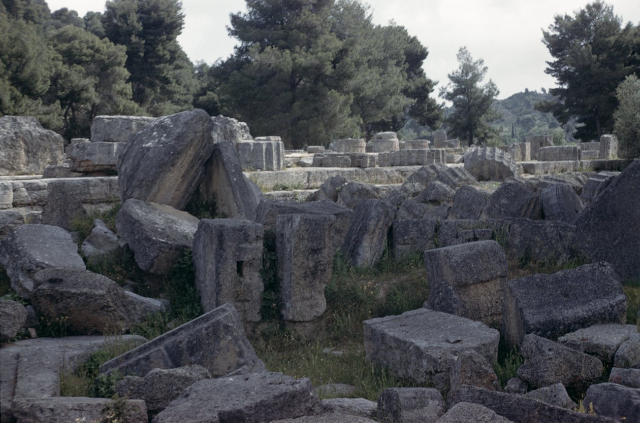 ゼウス神殿の遺跡 作： ギリシャ語