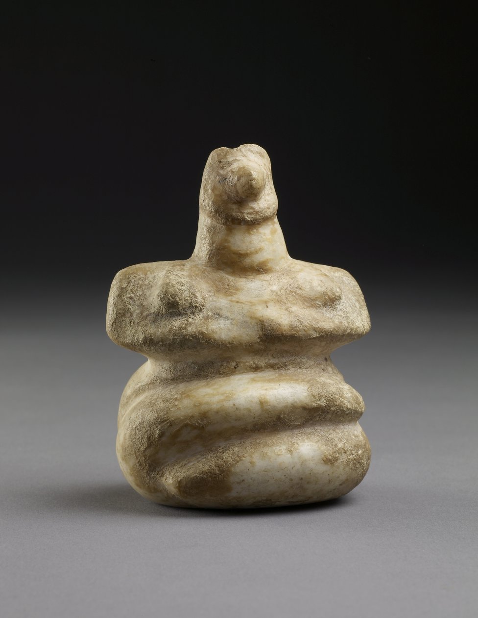 パティシア、キクラデス、c.3000-2000（大理石）の着席図 作： ギリシャ語