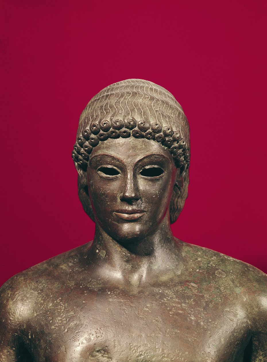 ギリシャのベネヴェントで発見された像の頭であるピオンビーノのアポロ（紀元前480年頃（青銅））（98014、98015、177203も参照） 作： ギリシャ語