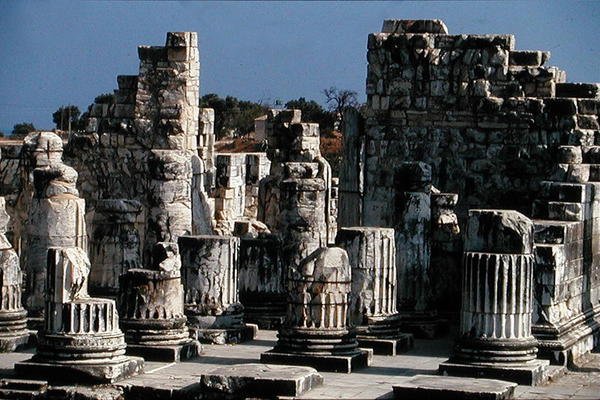 アポロ神殿の遺跡 作： ギリシャ語学校