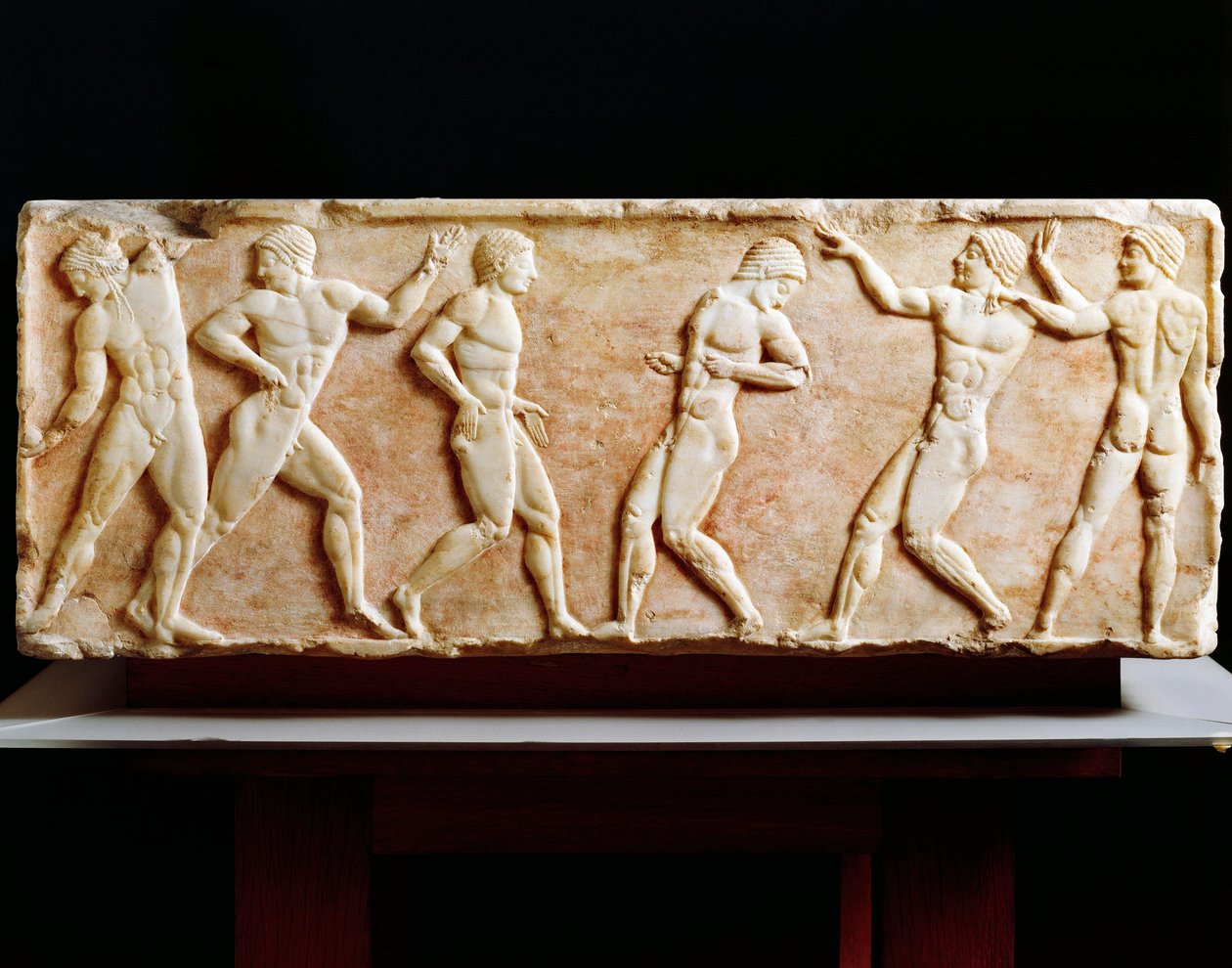 ギリシア文明 ギムナジウムの選手を描いた碑 ギリシア、アテネのケラメイコスのネクロポリスより 前510年 作： ギリシャ語