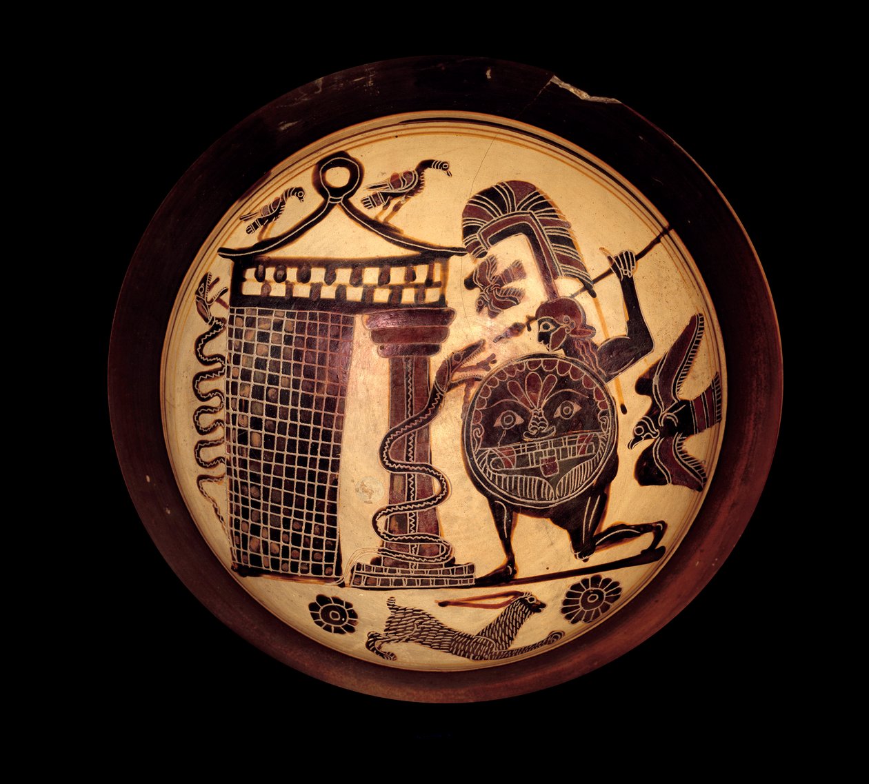 ギリシャ美術。テーベの竜と戦うカドモス、あるいはアポロと蛇パイソンを表現した黒い人物が描かれたラコンのカップ。騎馬民族の画家の絵画（紀元前6世紀）紀元前550～540年。 作： ギリシャ語学校