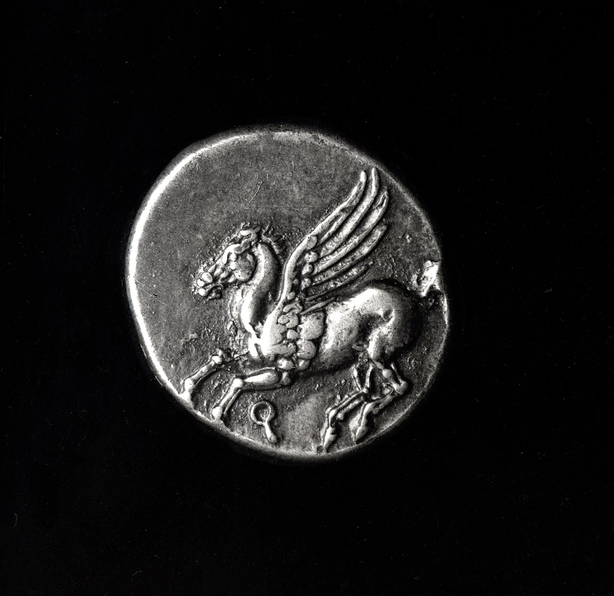 偉大なギリシャ神話 – ペガサス 銀貨 金メッキ アンティーク仕上げ 1オンス ペガサスを描いたコインの裏側、コリントス、紀元前700〜300年（金属）