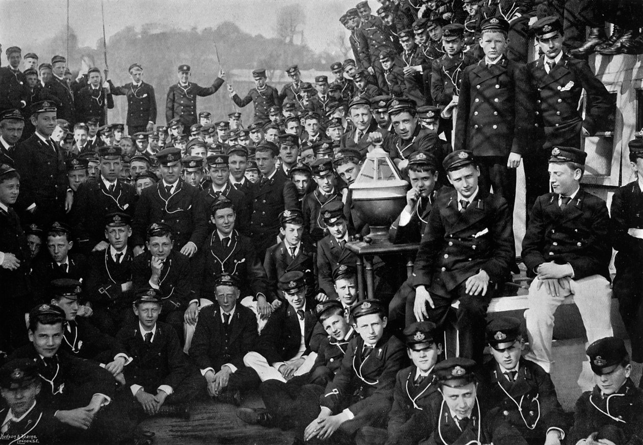 HMSブリタニア、ダートマス、デボン、1895年1896年の船上の海軍士官候補生 作： グレゴリーとCo