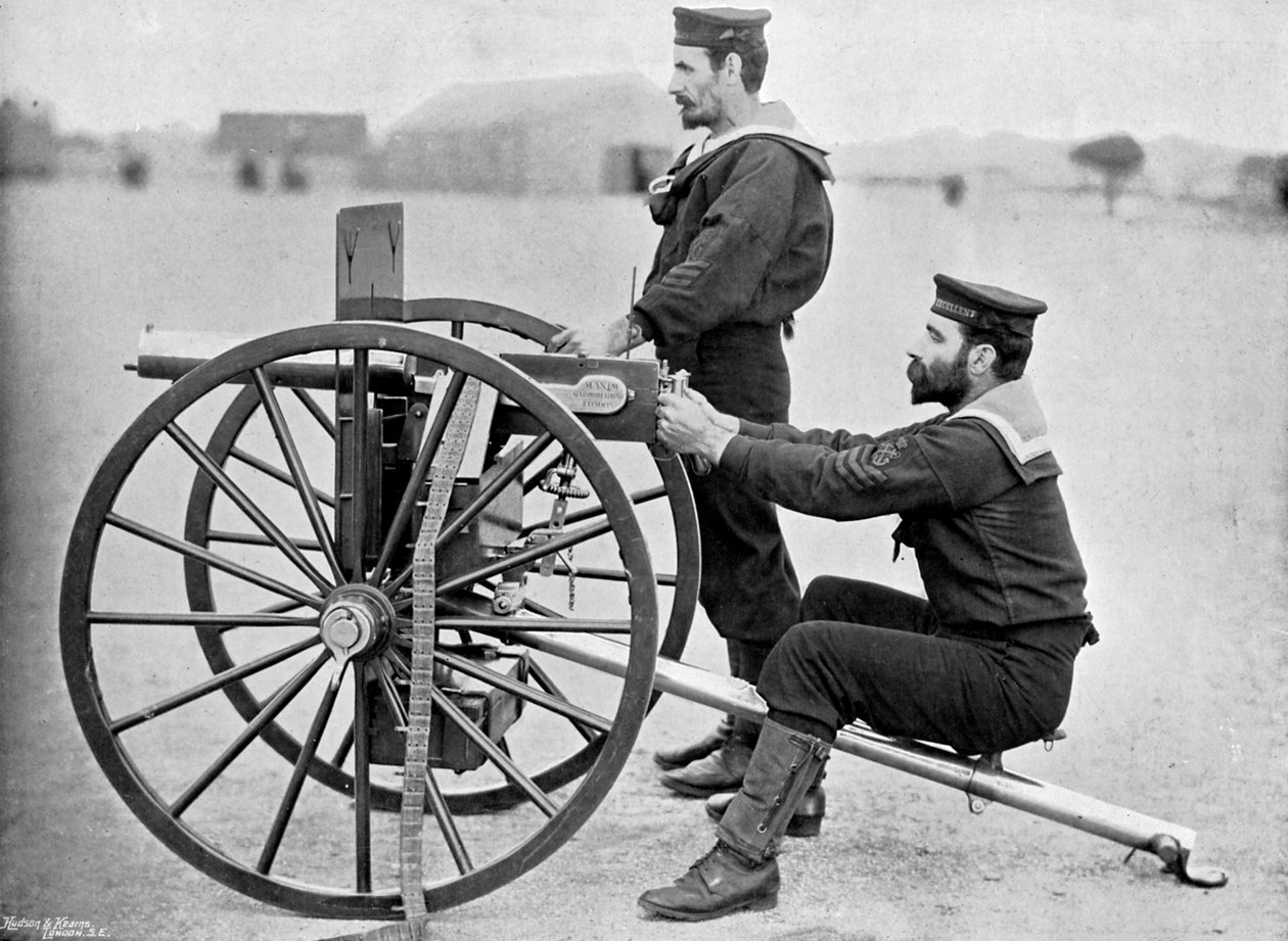 1896年、ハンプシャー、ポーツマスのクジラ島でのイギリス海軍のマキシム銃の練習。 作： グレゴリーとCo