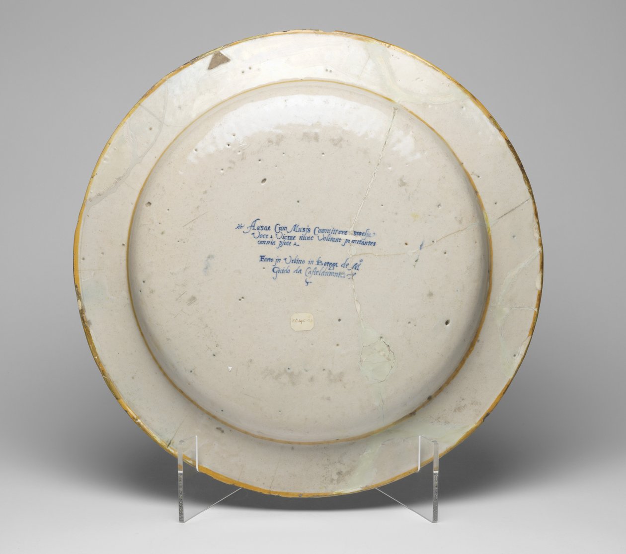 MusesとPieridesの間のコンテストを描いた皿の裏、c.1545-50（ブリキの陶器） 作： グイド・デュランティーノ
