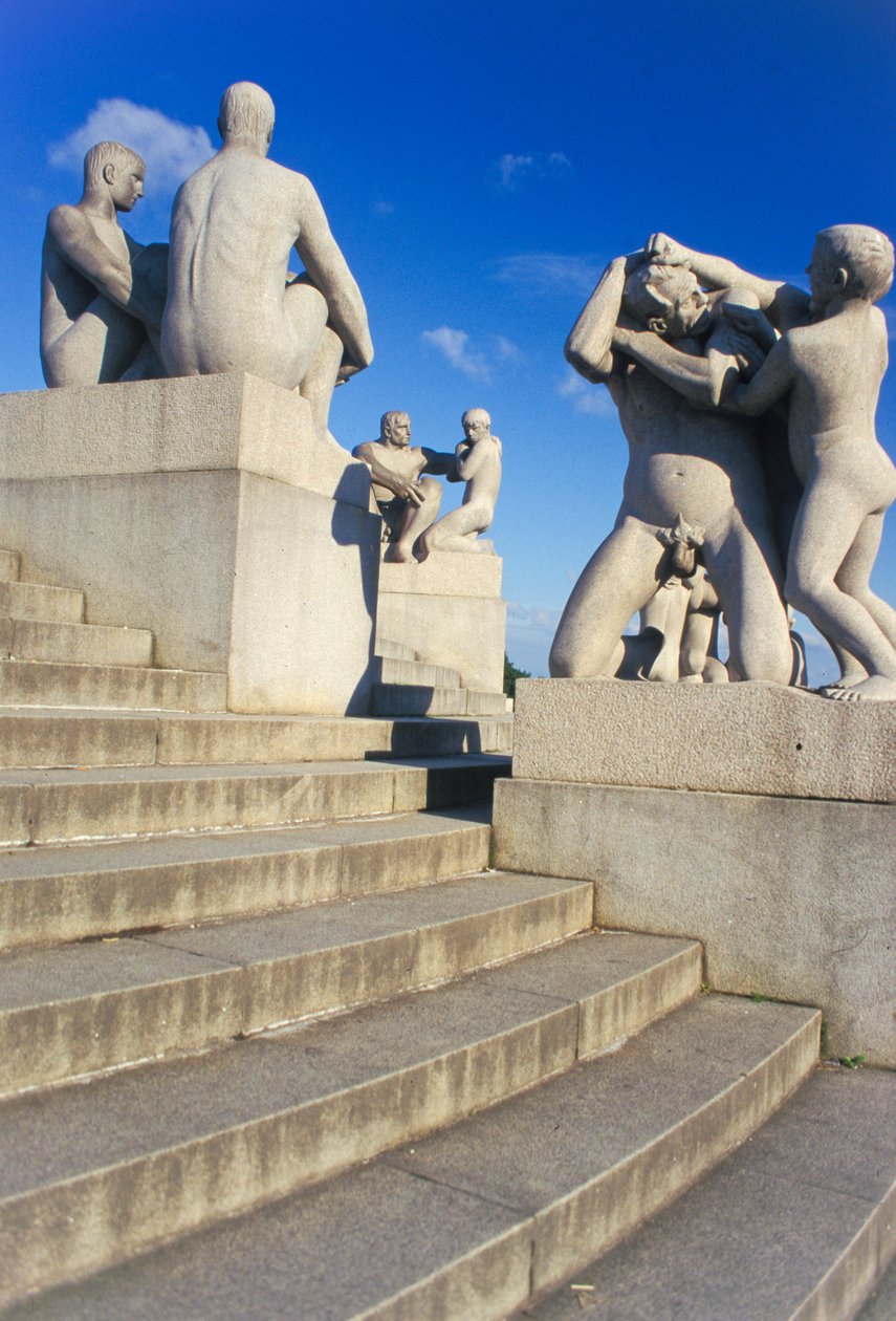 ノルウェーの彫刻家　貴重なへニング・エンゲルセンの木彫です。珍しいものです ノルウェー、オスロVigelandsparkenです。グスタフ・ヴィーゲランド