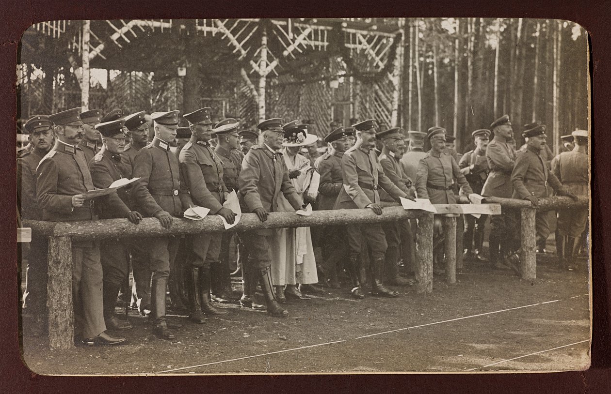 第一次世界大戦：「1914年から1916年にかけてのドイツ軍侵攻時のウクライナ。兵士の集団（モノクロ写真 作： 英雄墓地Dsessentniki（attr。To）