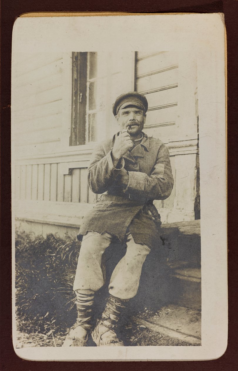 第一次世界大戦：「1914年から1916年、ドイツ軍の侵攻下にあるウクライナ」。男性の肖像（モノクロ写真 作： 英雄墓地Dsessentniki（attr。To）