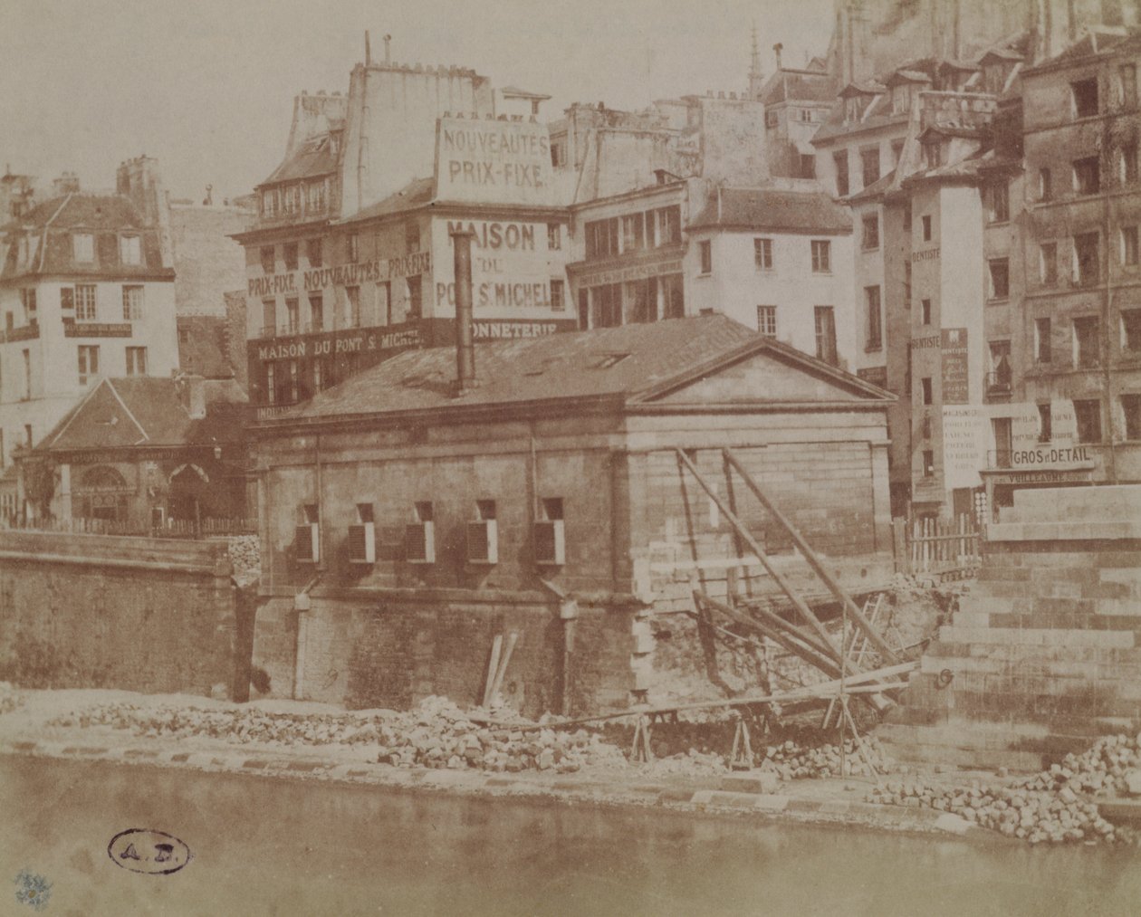 サンミッシェル橋、1851年頃の古いパリの家々の眺め（カロタイプ写真） 作： アンリ・ジャン・ルイ・ル・セック