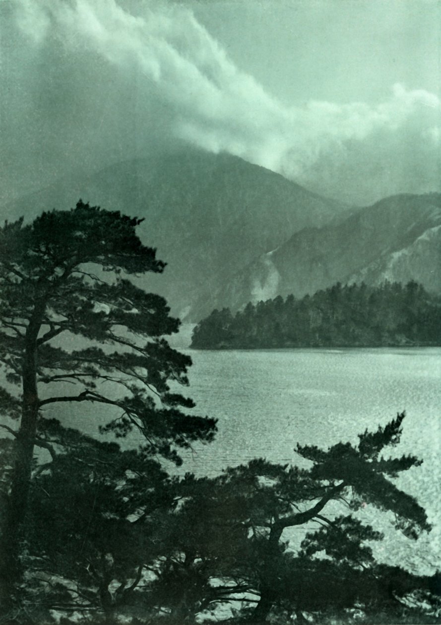 本栖湖の嵐への接近、1910年。 作： ハーバート・ポンティング